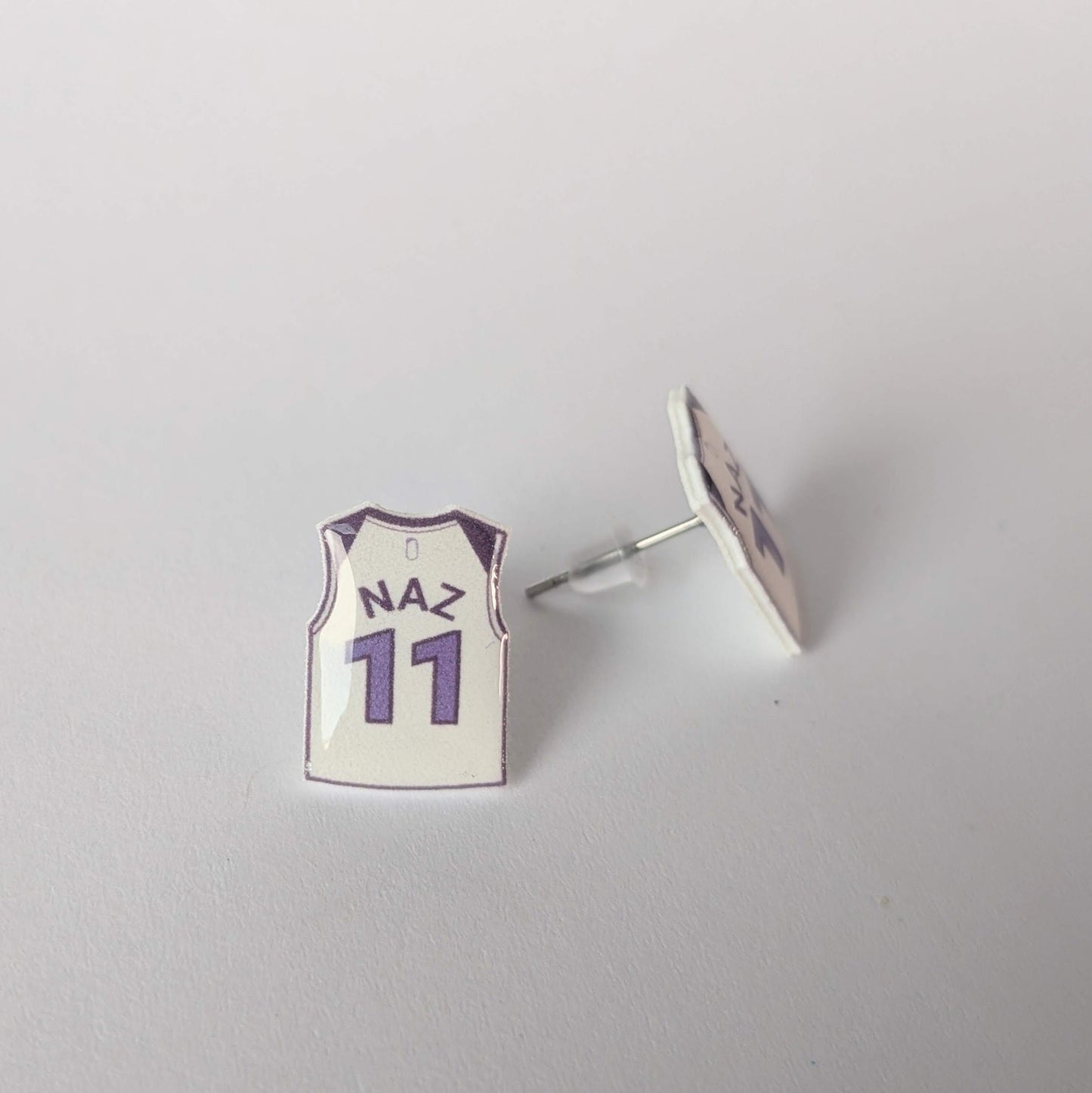 Earring with a basketball jersey design on a gray background